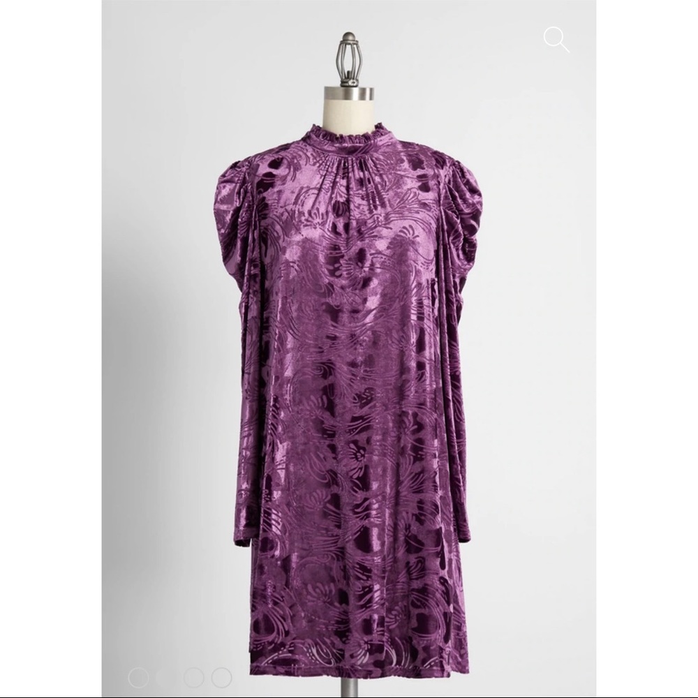 ModCloth In with the Nouveau velvet shift dress